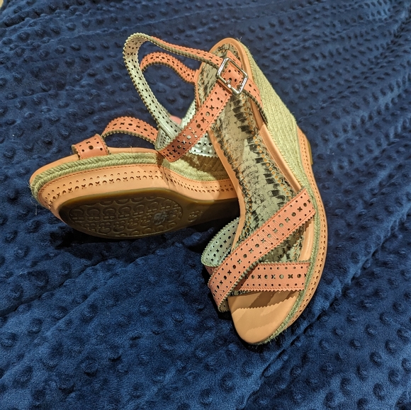 Nearly New Gianni Bini Pink/Salmon Leather Wedge Heels Size 10 - Picture 3 of 8